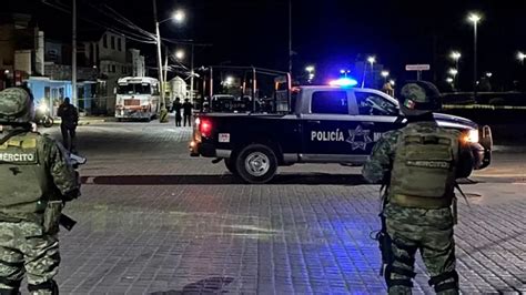 Comando Armado Ejecuta A Hombres En Estacionamiento De Una Tienda De