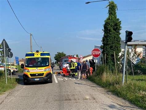 Incidente A Poviglio Schianto All Incrocio Un Ferito Grave E Traffico