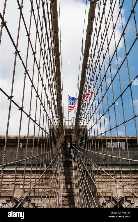 El Brooklyn Bridge Es Un Puente En La Ciudad De Nueva York Y Es Uno De Los Más Antiguos Puentes