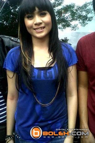 8 Hot Sexy Narova Morina Sinaga Bikini Pics