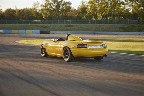 El Ferrari Monza Sp Del Pueblo Existe Y Es Este Restomod Del Mazda Mx