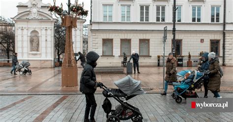 Ulga w PIT dla samotnych matek Jest haczyk Polski ład odebrał im