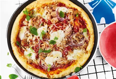 Thunfisch Pizza Mit Zwiebeln Frisch Gekocht Rezept Thunfisch