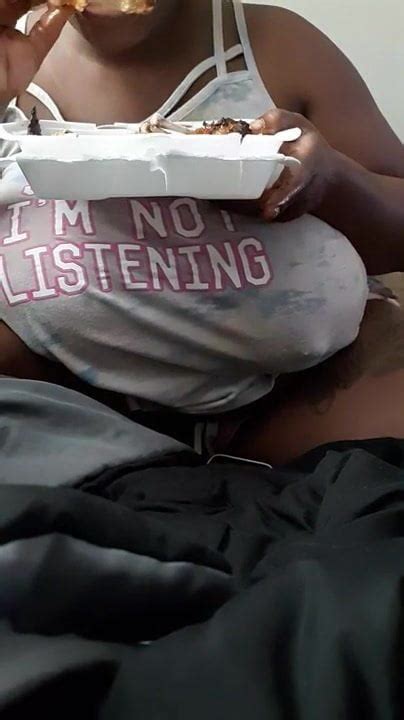 Braless bbw ăn uống xHamster