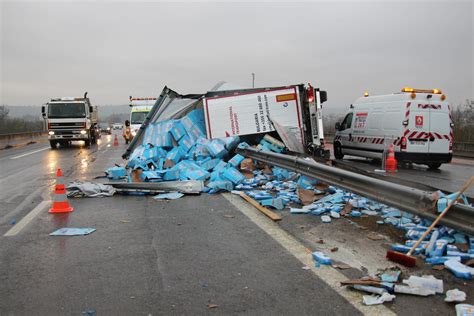 FAITS DIVERS Feillens un poids lourd accidenté sur l A40 le trafic