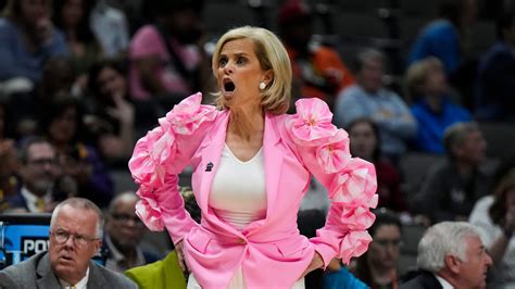 Kim Mulkey outfit: LSU coach wears pink flowers for Final Four