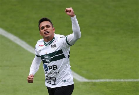 Fortaleza anuncia a contratação do atacante Robson ex Coritiba