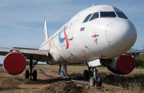 NOTÍCIAS E HISTÓRIAS SOBRE AVIAÇÃO Avião que fez pouso forçado pode