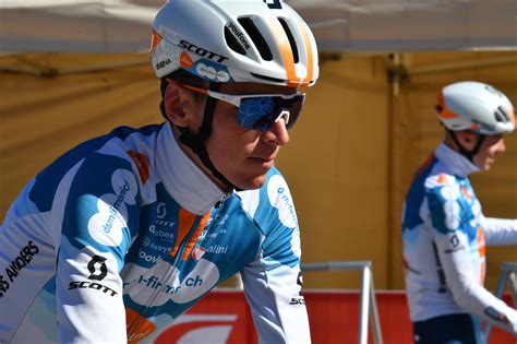 Romain Bardet Victime D Une Commotion C R Brale Totalvelo