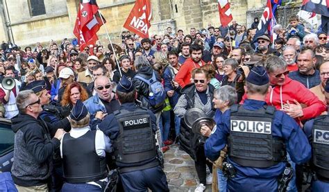 Éric Zemmour en dédicace au Mans un après midi sous tension Le Mans