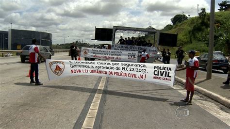 V Deo Policiais Civis Fazem Manifesta O Em Frente Sede Do Governo