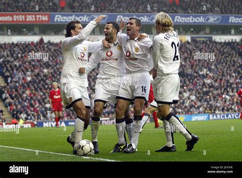 Roy Keane Celebrate Hi Res Stock Photography And Images Alamy