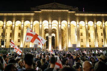 Masowe protesty i odrzucone weto Gruzja przyjęła ustawę