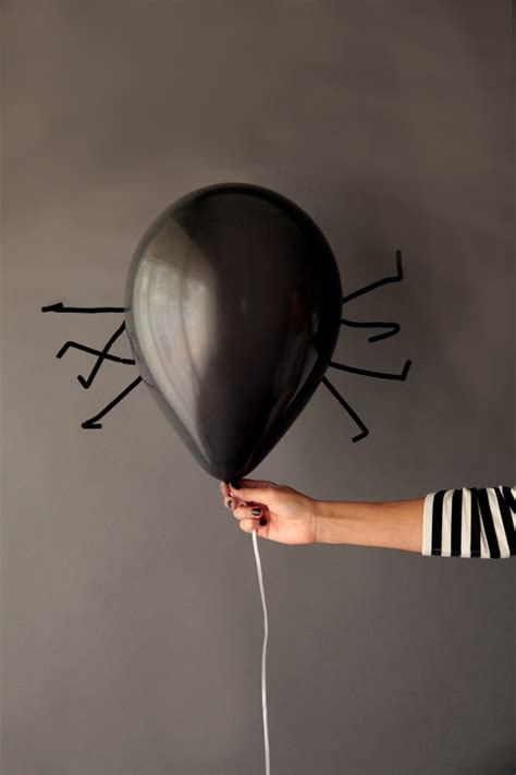 Halloween Spider Balloons - Design Improvised