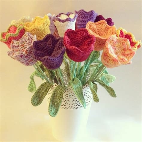 Tulip pattern by A la Sascha Idéias Crochet bouquet Crochet flower