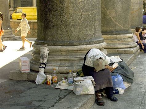 Pope Francis Opens A Free Launderette In Rome For Homeless People The