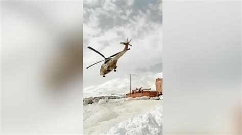 Ouarzazate bloquée par la neige une femme enceinte évacuée par