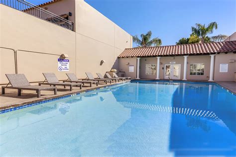 Valencia Townhomes - Amenities