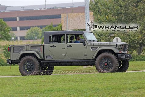 First 2019 Jeep Scrambler Pickup JT Wrangler Video Testing With Crew