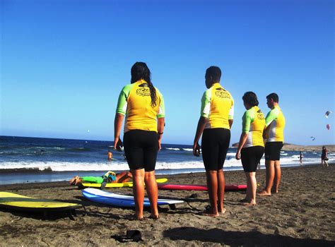 El Profesor Les Ense Las T Cnicas Para Iniciarse En El Surf