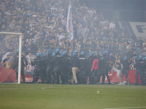 Nach Play Out Eklat Stadionsperre F R Brescia Hooligans