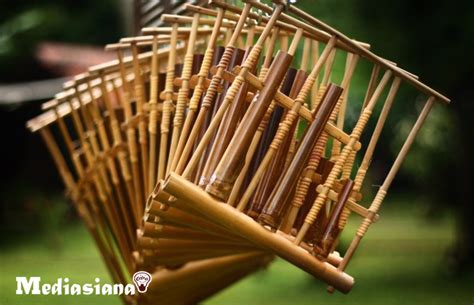 Alat Musik Tradisional Dari Jawa Barat Adalah Kecapi Dan Calung