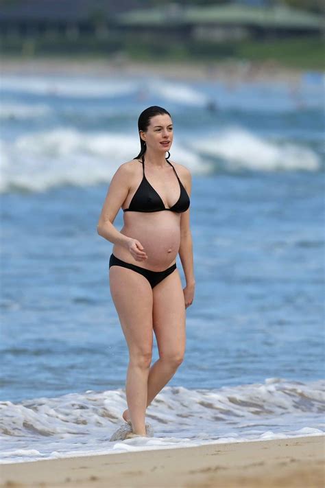 Pregnant Anne Hathaway Bikini In Hawaii 12 27 2015 Celebsla