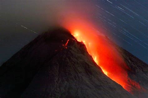 Pictures Indonesias Mount Merapi Volcano Erupts