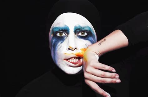 Lady Gaga Releases 'Applause' Video: Watch