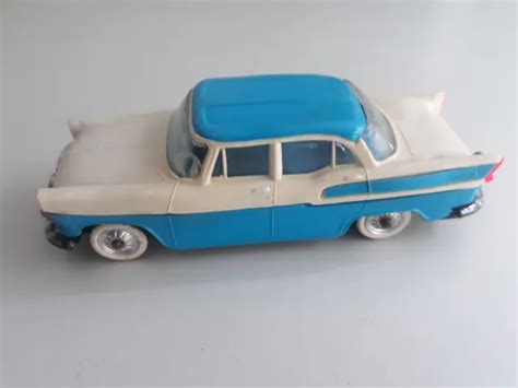 Voiture Miniature Norev Simca Chambord Avec Attache Remorque Echelle