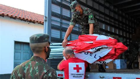 Portugu S Do Brasil Cruz Vermelha Brasileira Envia Cerca De Mil