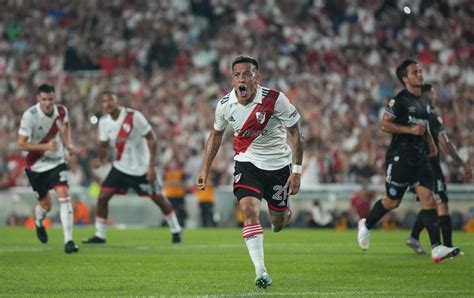 Con muchas polémicas River venció a Argentinos en el debut de