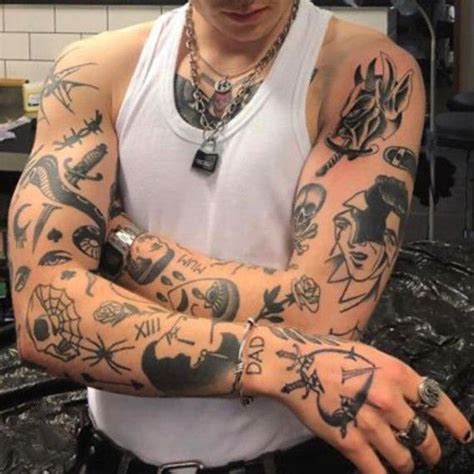 Pin de des em tats em 2024 Homens de tatuagem Tatuagens de lembrança