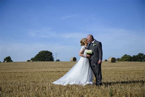 Maesgwyn Hall Wedding Photography Jayne Darren