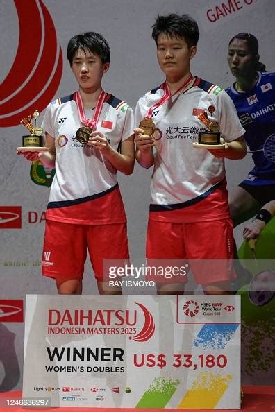 Winners Liu Sheng Shu And Zhang Shu Xian Of China Pose With Their