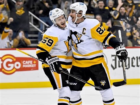 Sidney Crosby Savagely Teases Jake Guentzel By Making Pig Noises