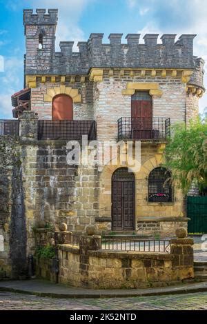 Espagne province de Gipuzkoa Hondarribia village fortifié