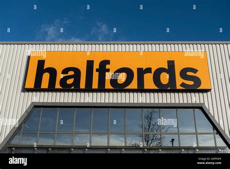 Halfords Store Logo Sign Trowbridge Wiltshire England Uk Stock