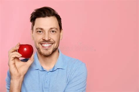 Homme De Sourire Avec Les Dents Parfaites Image Stock Image Du