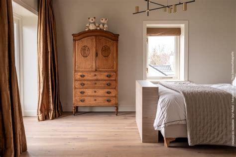 Rust Met Blond Hout In De Slaapkamer Decolegno