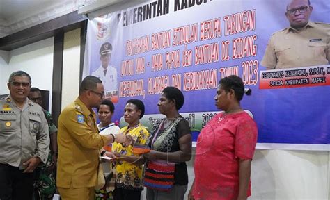 Pj Bupati Mappi Serahkan Tabungan Umkm Mama Papua Dan Non Papua