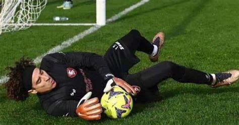 Guillermo Ochoa podría regresar al futbol español