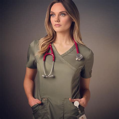 Pin By Rebecca Cessna On Outfit Of The Day Beautiful Nurse Scrub Style Scrubs Nursing