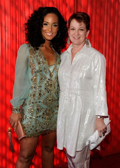 Alicia And Her Mother - Alicia Keys Photo (40787338) - Fanpop