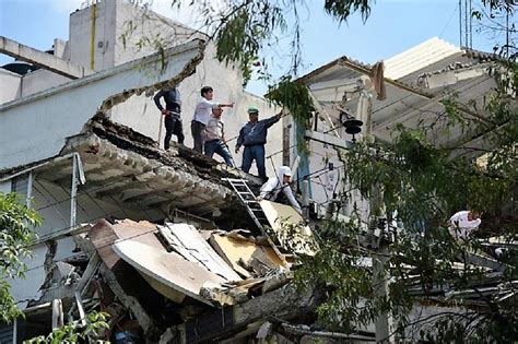 Daños estructurales a 2 edificios y 8 puentes tienen cerrado el Tec de