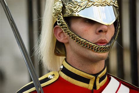 Beefeater Standing Guard At Buckingham Palace Stock Photo - Download ...