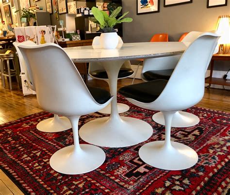 Vintage Saarinen Tulip Table and Chairs for KNOLL 54" | Circa