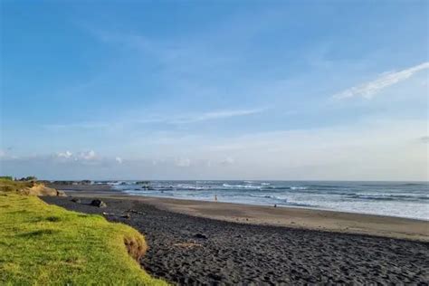 Pantai Nyanyi Pantai Eksotis Spot Surfing Favorit Di Tabanan Bali