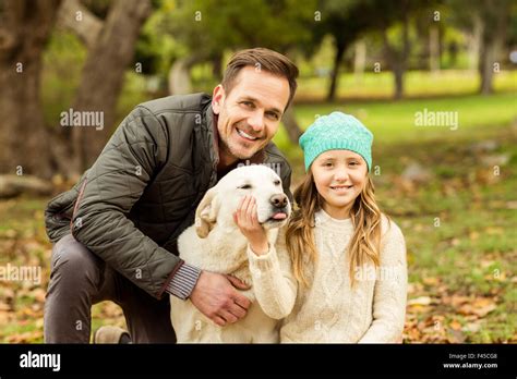 Famila Y Perro Fotograf As E Im Genes De Alta Resoluci N P Gina Alamy