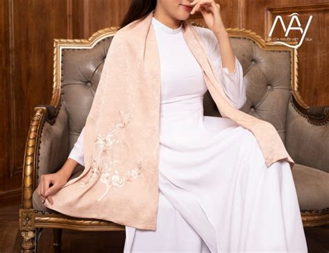 Khăn choàng lụa cao cấp thêu hoa mai màu nude Quà Việt Nam thượng hạng